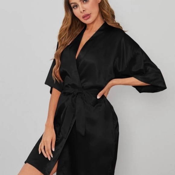 Robe black Solid Satin Belted - Picture 2 of 7